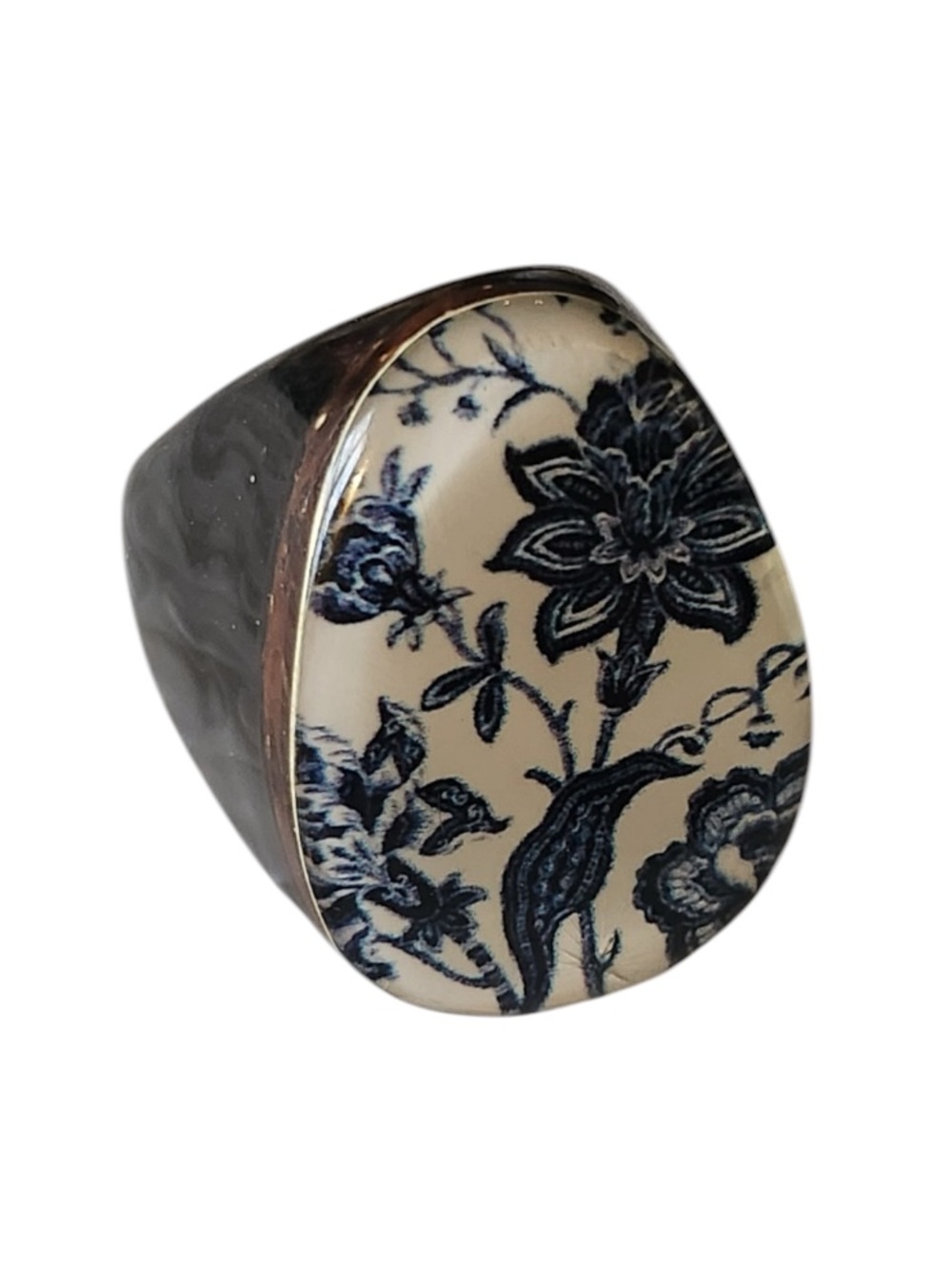 Vintage Blue and Cream Porcelain Ring